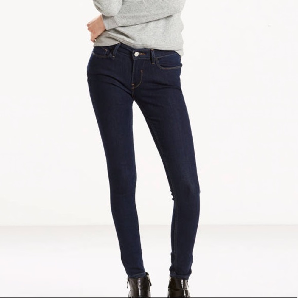 Levi dark wash legging skinny jeans
